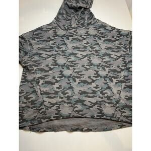 Fabletics Hoodie Camo Hadley Short Sleeve Athletic Top High Low Athleisure Sz M